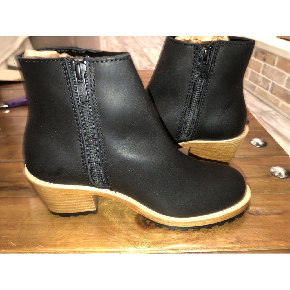 Black Ankle Boots with Tan Sole Sz 6.5 Patina Ankle Bootie Black Leather NIB NEW
